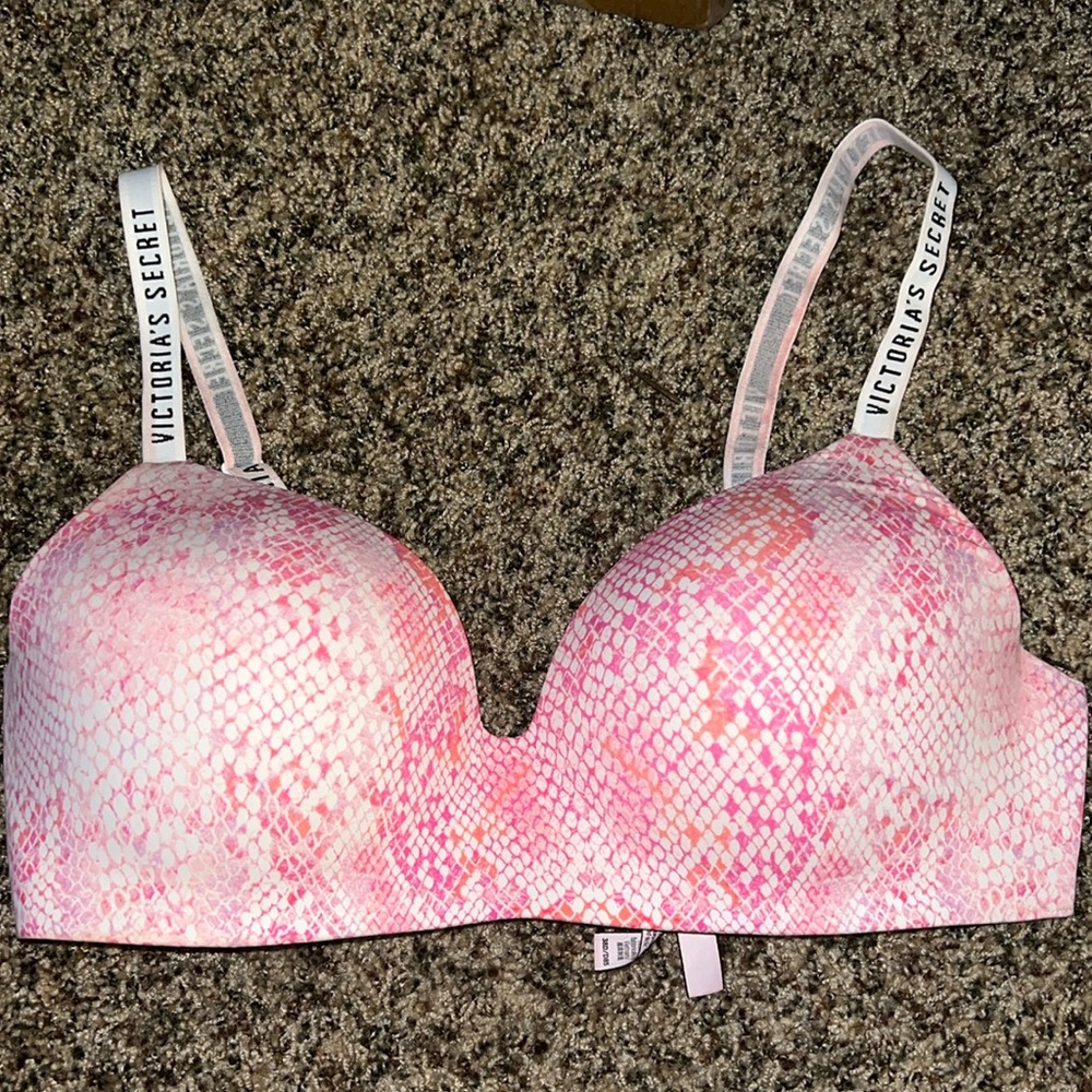Victoria's Secret Pink Snakeskin T-shirt Wireless Bra